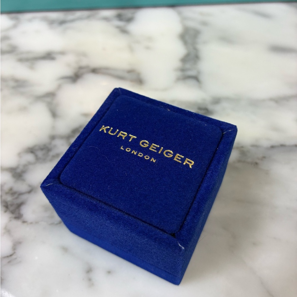 Kurt Geiger London Gold Plated w/ Green Crystals Size 7 Brand New Ring - Picture 7 of 7